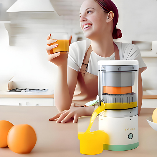 Exprimidor Recargable Automático: exprime cítricos y frutas blandas en segundos.